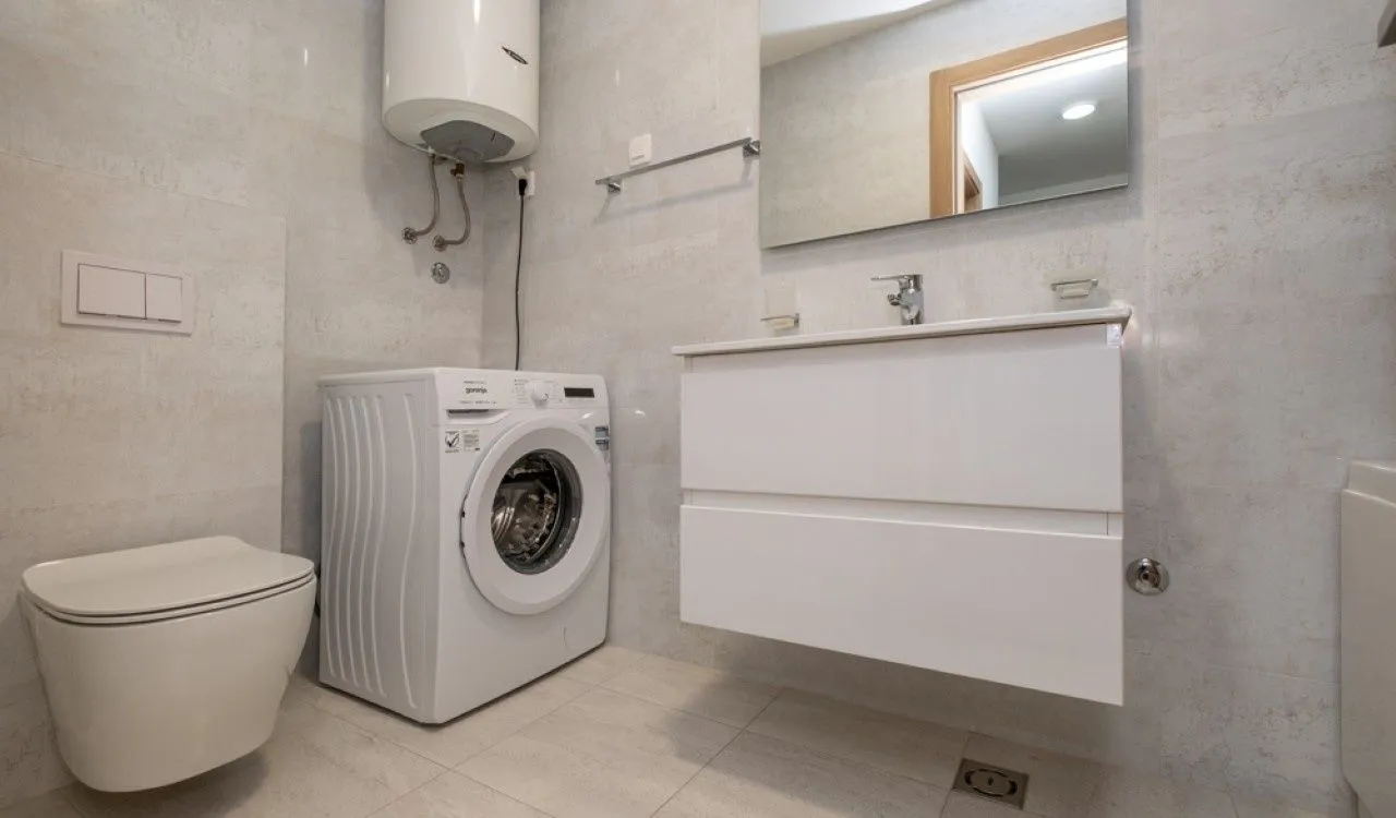 Izdavanje, dvosoban stan, 74m², Podgorica, Crna Gora
