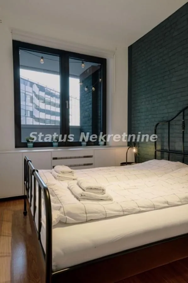 Izdavanje, dvosoban stan, 42m², Centar, Novi Sad
