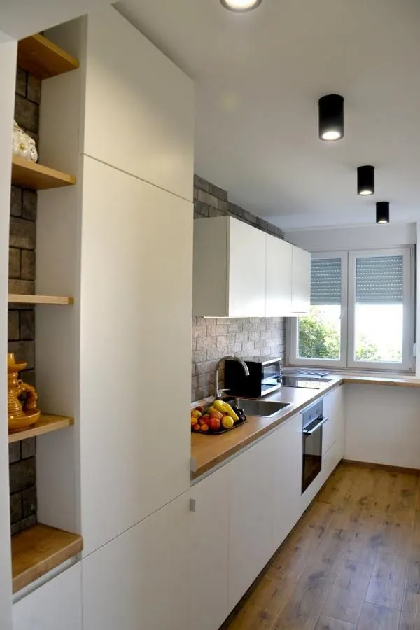 Izdavanje, trosoban stan, 61m², Centar, Niš