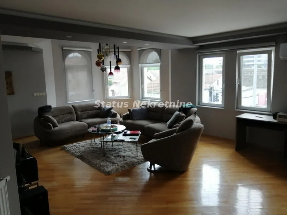 Sale, office space, 330m², Ruma, Srbija