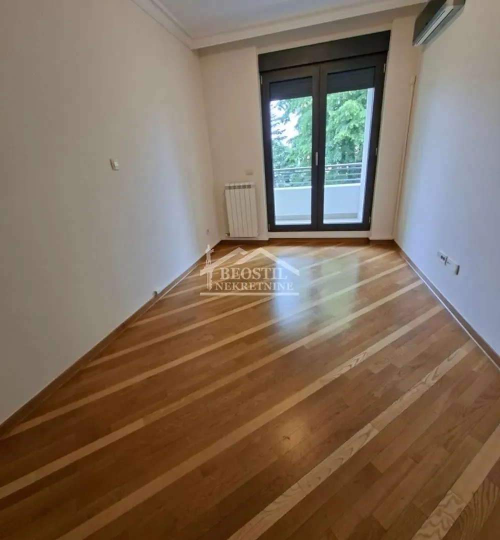 Rent, four bedroom apartment, 125m², Savski Venac, Beograd