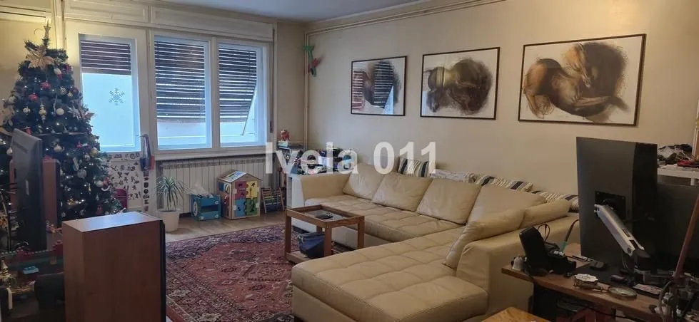 Sale, two bedroom apartment, 72m², Kalenić Pijaca, Vračar Sve Podlokacije
