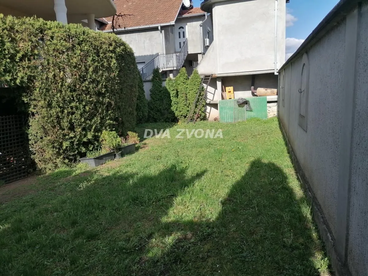 Prodaja, kuća, 450m², Centar, Inđija