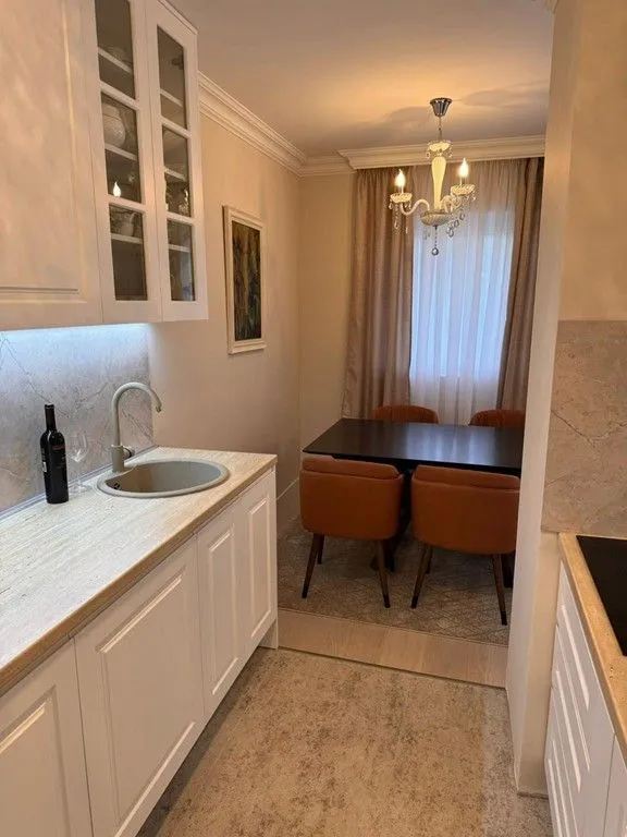 Izdavanje, trosoban stan, 100m², Centar, Podgorica