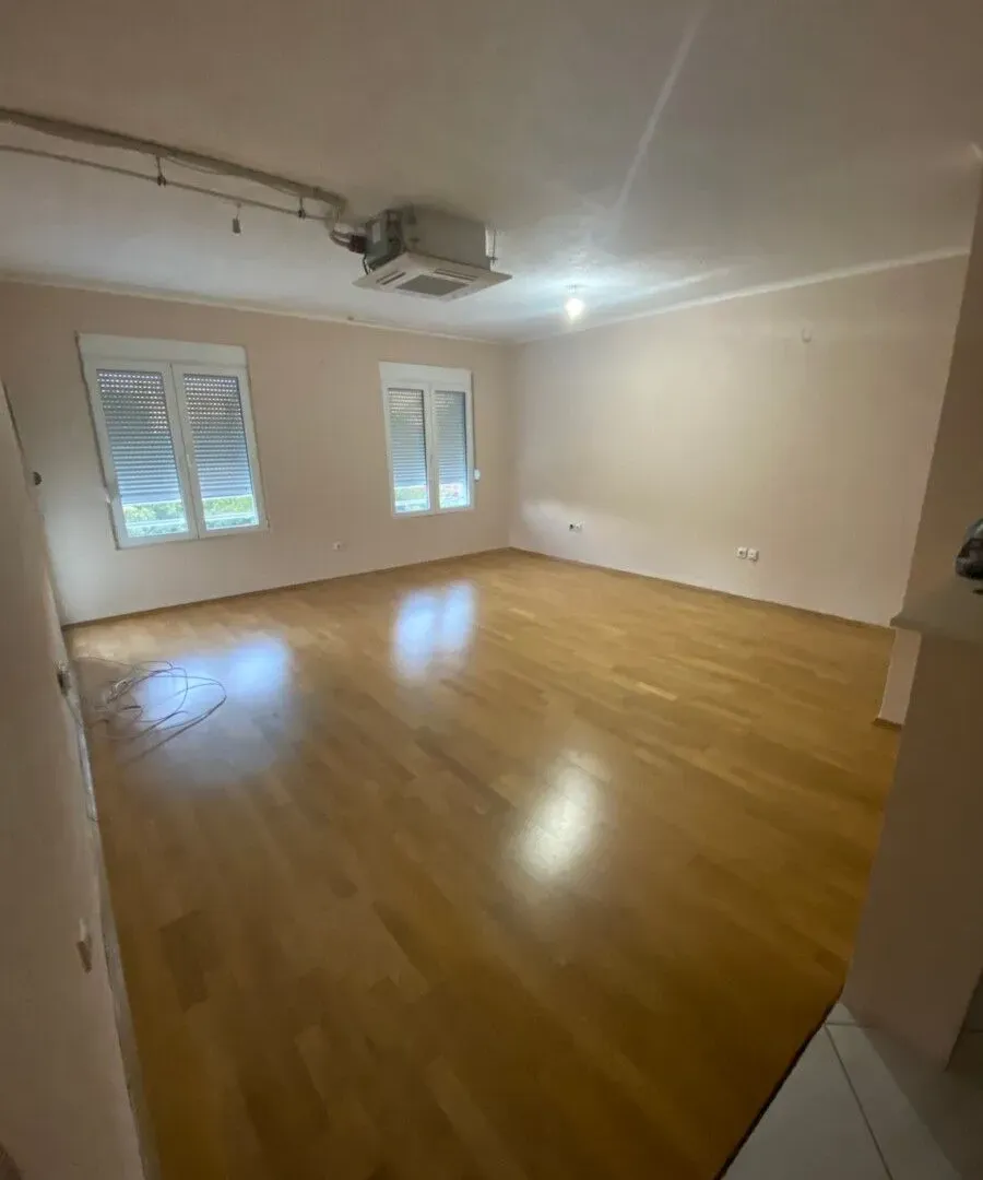 Izdavanje, dvosoban stan, 69m², Pobrežje, Podgorica