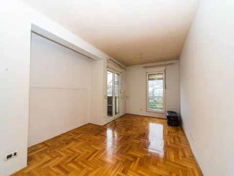 Rent, one bedroom apartment, 57m², Vezirov Most, Podgorica - image 4