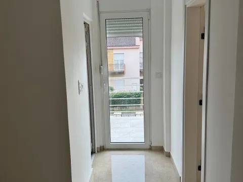 Izdavanje, kuća, 500m², Stari Aerodrom, Podgorica - image 10