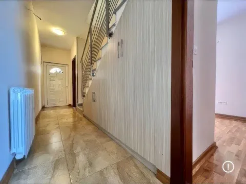 Izdavanje, trosoban stan, 130m², Igalo, Herceg Novi - image 12