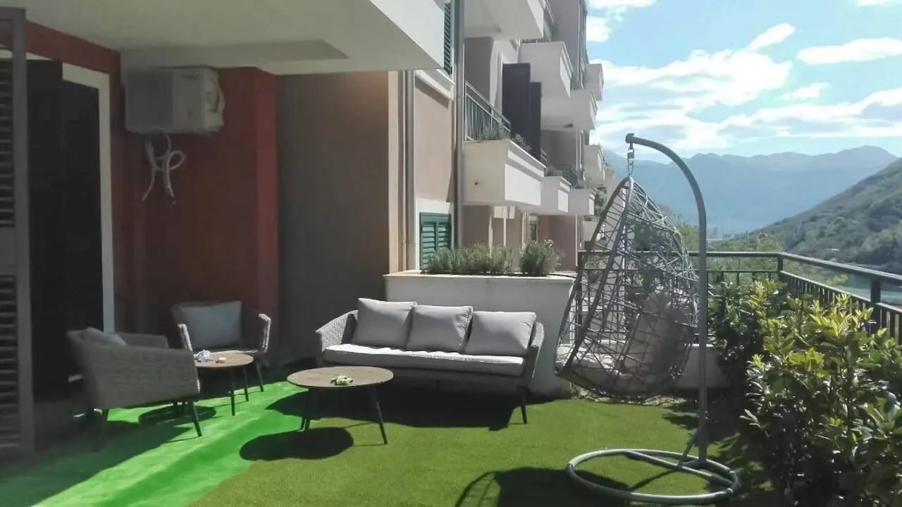 Prodaja, trosoban stan, 96m², Morinj, Kotor
