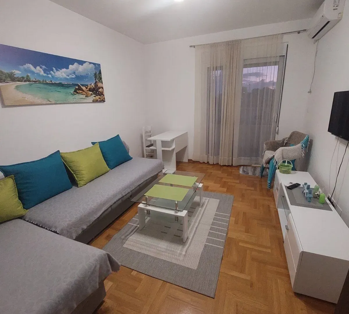 Izdavanje, jednosoban stan, 45m², Mainski Put, Budva