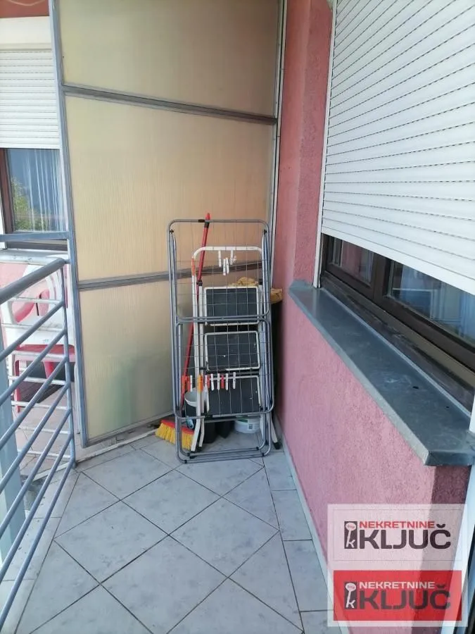 Prodaja, trosoban stan, 71m², Salajka, Novi Sad Sve Podlokacije