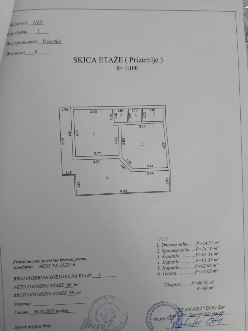 Skica etaže prizemlja sa dimenzijama prostorija i kvadraturom.