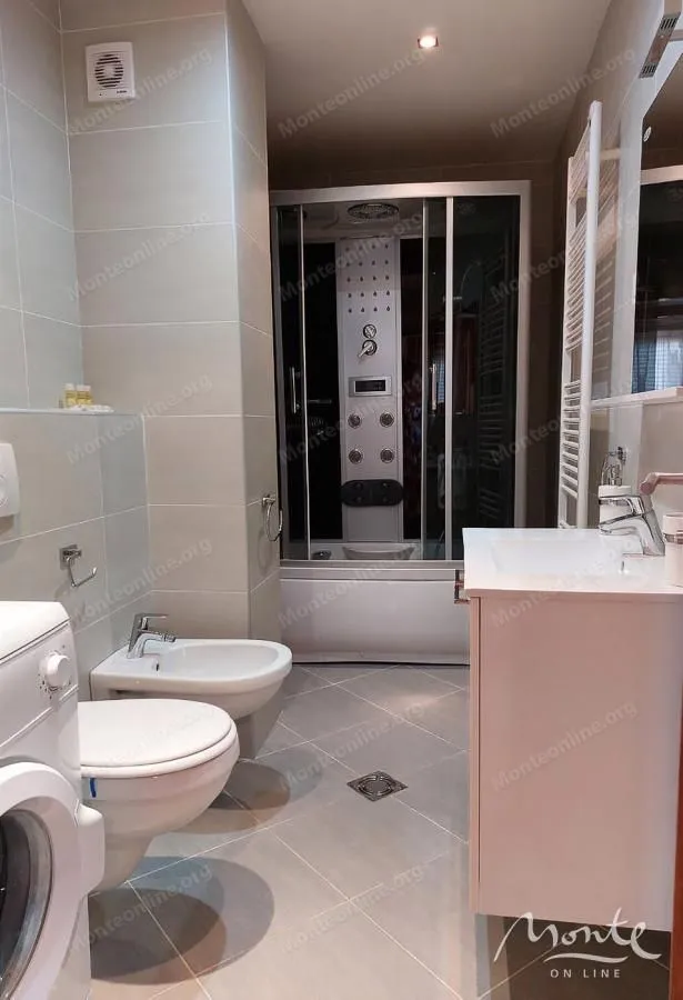 Sale, office space, 950m², Bečići, Budva