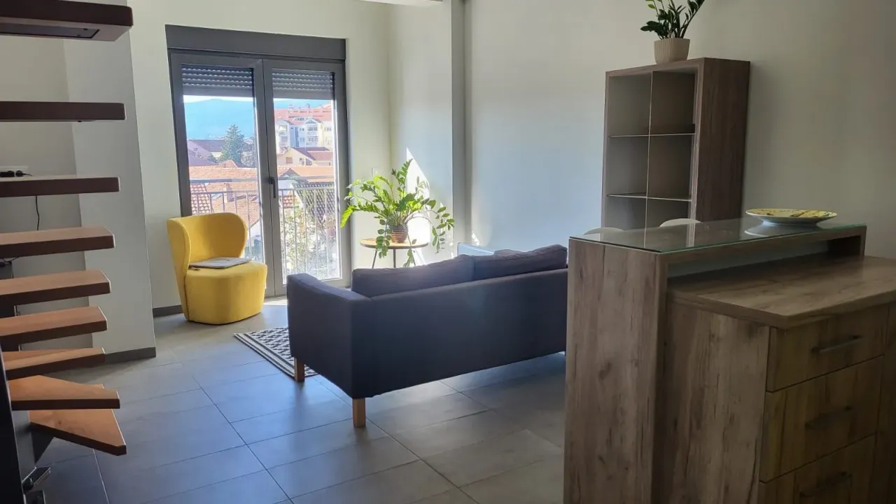 Rent, one bedroom apartment, 60m², Centar, Tivat