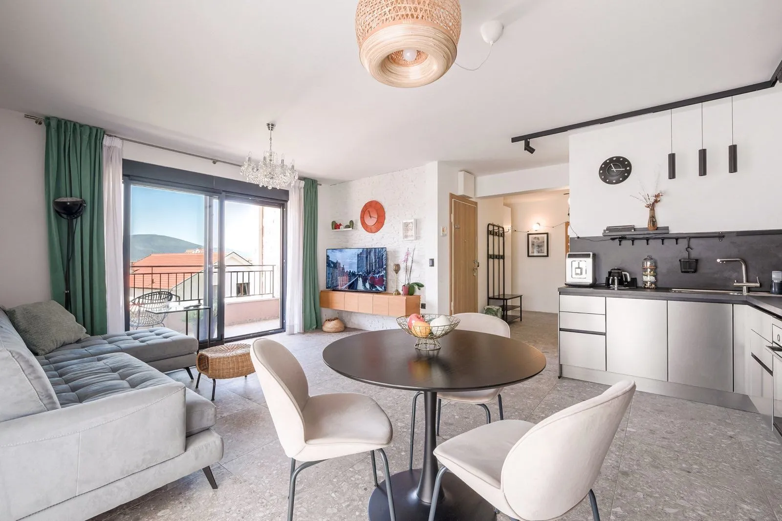 Prodaja, trosoban stan, 77m², Kalimanj, Tivat
