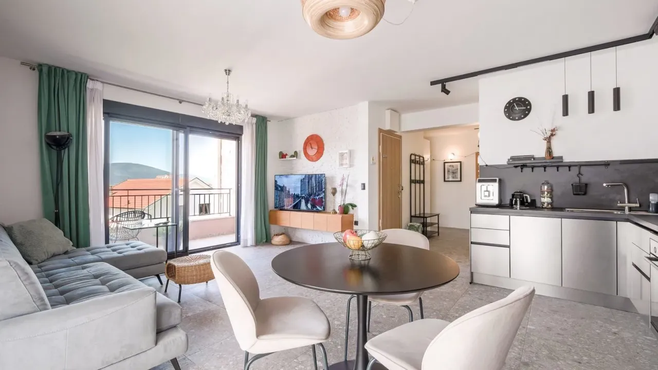 Prodaja, trosoban stan, 77m², Kalimanj, Tivat
