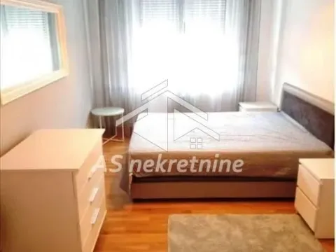 Izdavanje, trosoban stan, 85m², Vračar Sve Podlokacije, Beograd - image 10