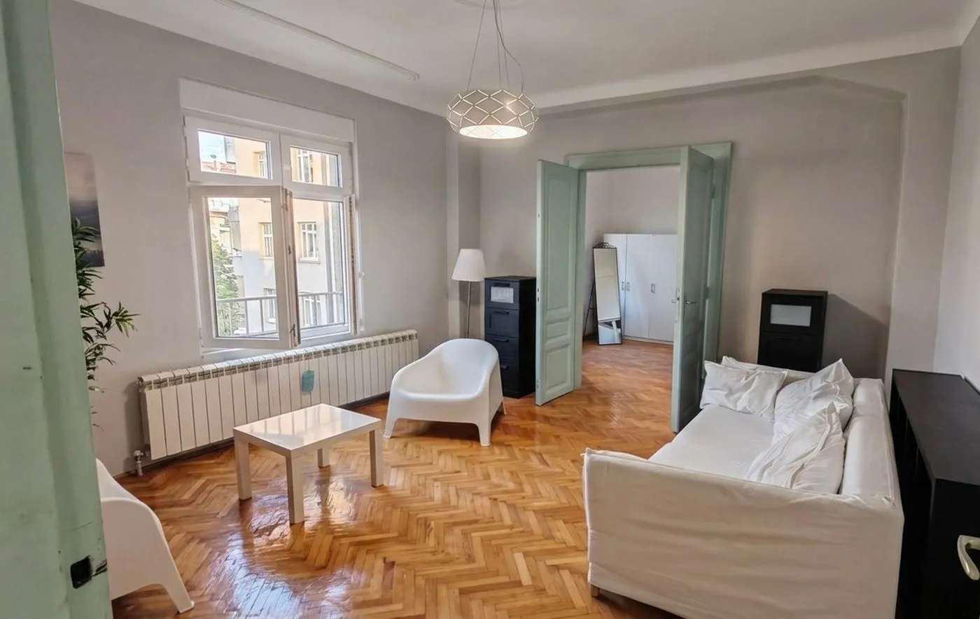 Izdavanje, trosoban stan, 52m², Savski Venac, Beograd