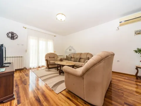 Izdavanje, trosoban stan, 100m², Donja Gorica, Podgorica - image 2