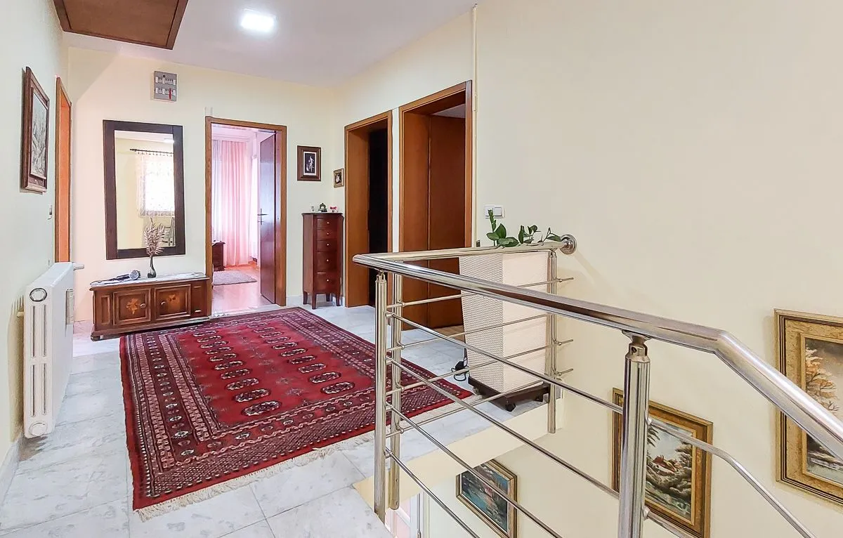 Prodaja, kuća, 295m², Sremčica, Beograd