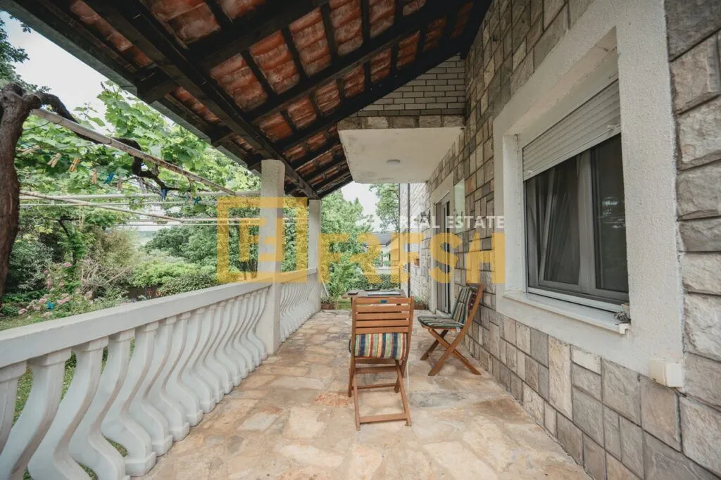 Sale, house, 350m², Vranići, Podgorica