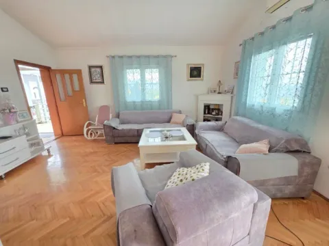 Izdavanje, dvosoban stan, 85m², Momišići, Podgorica - image 5