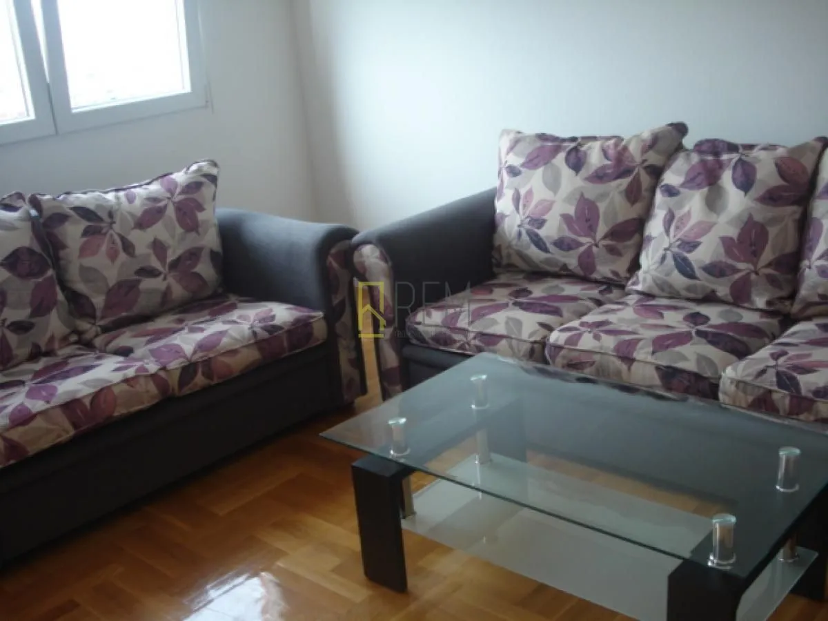 Izdavanje, garsonjera, 37m², Stari Aerodrom, Podgorica