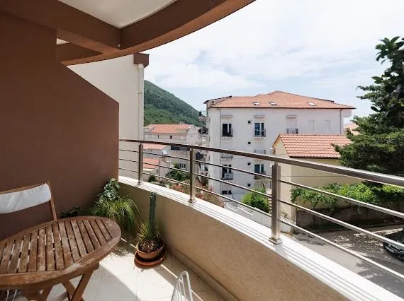 Prodaja, dvosoban stan, 66m², Lazi, Budva
