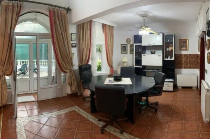 Izdavanje, kuća, 160m², Zvezdarska Šuma, Zvezdara Sve Podlokacije