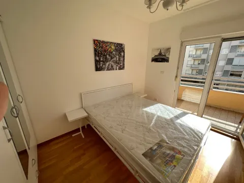 Izdavanje, jednosoban stan, 50m², City Kvart, Podgorica - image 9