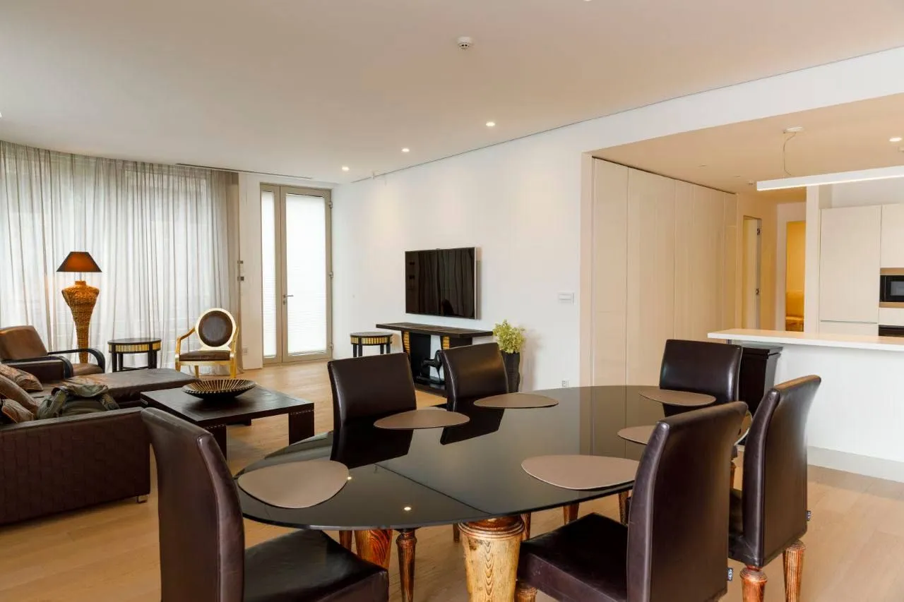Izdavanje, dvosoban stan, 178m², Dukley Gardens, Budva