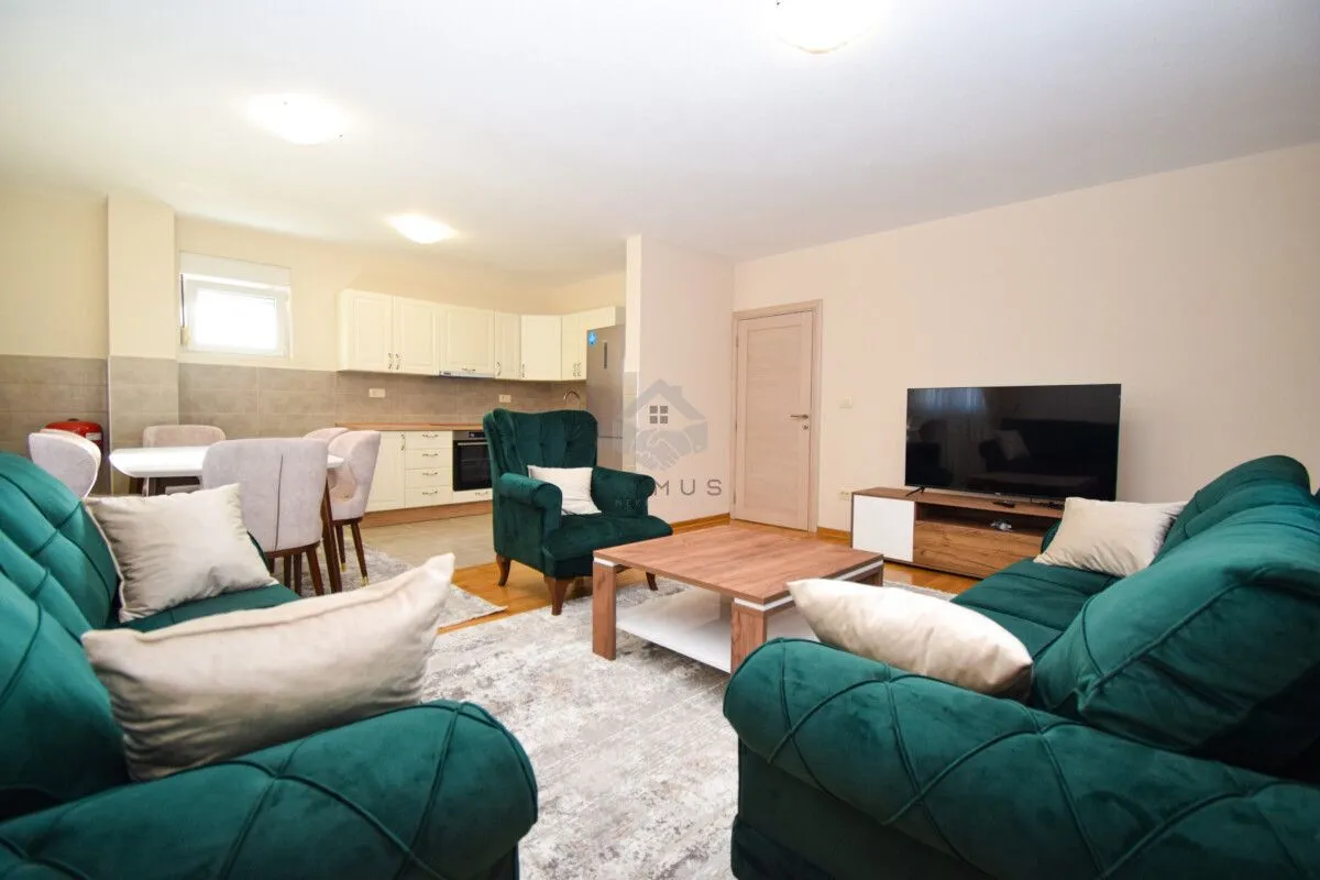 Izdavanje, dvosoban stan, 75m², Zlatica, Podgorica