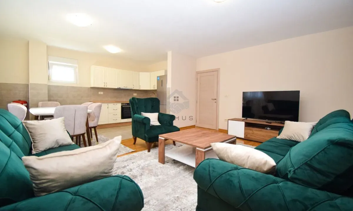 Izdavanje, dvosoban stan, 75m², Zlatica, Podgorica