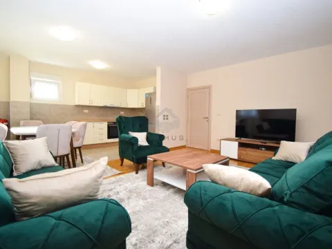 Izdavanje, dvosoban stan, 75m², Zlatica, Podgorica