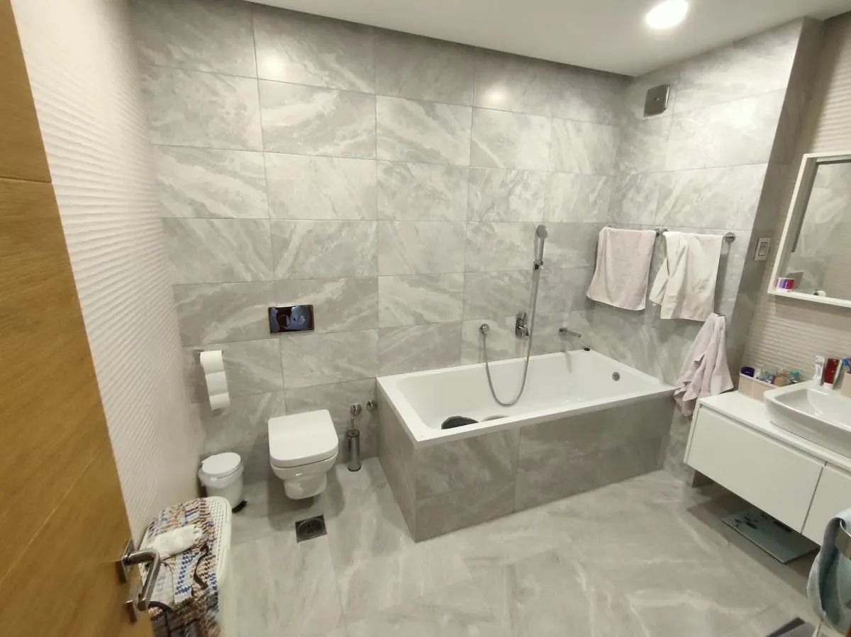 Izdavanje, kuća, 230m², Sremska Kamenica, Petrovaradin