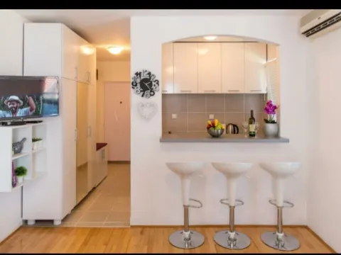 Rent, studio apartment, 35m², Budva, Crna Gora - image 3