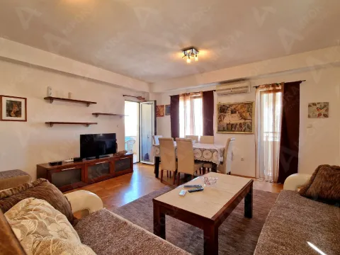 Rent, three bedroom apartment, 90m², Budva, Crna Gora - image 13