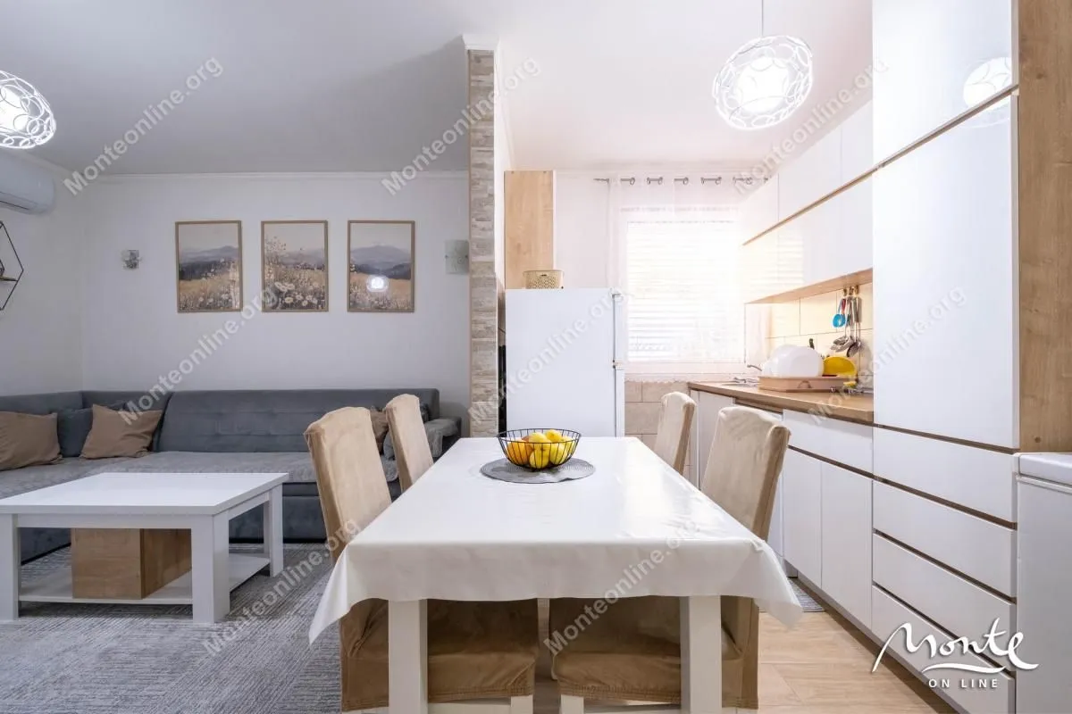 Prodaja, dvosoban stan, 48m², Dobrota, Kotor