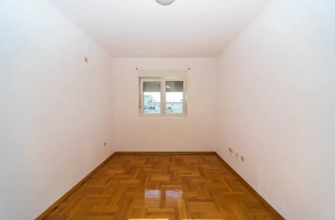 Izdavanje, jednosoban stan, 53m², Pobrežje, Podgorica