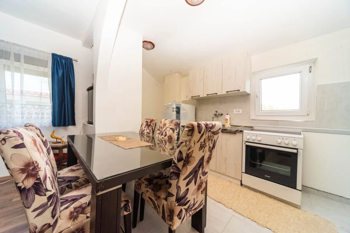 Izdavanje, jednosoban stan, 70m², Zlatica, Podgorica