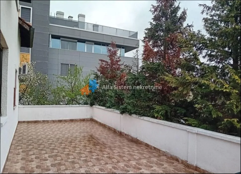 Izdavanje, kuća, 330m², Savski Venac, Beograd