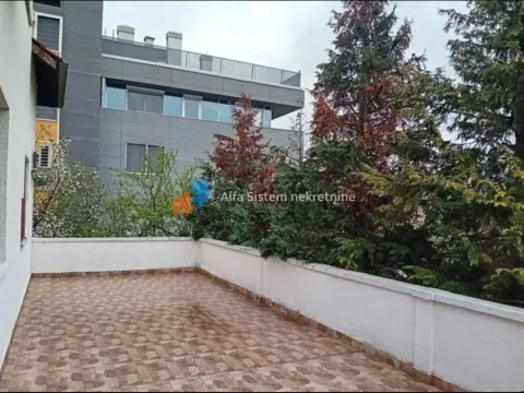 Izdavanje, kuća, 330m², Savski Venac, Beograd - image 17