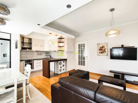 Prodaja, dvosoban stan, 70m², City Kvart, Podgorica - image 1