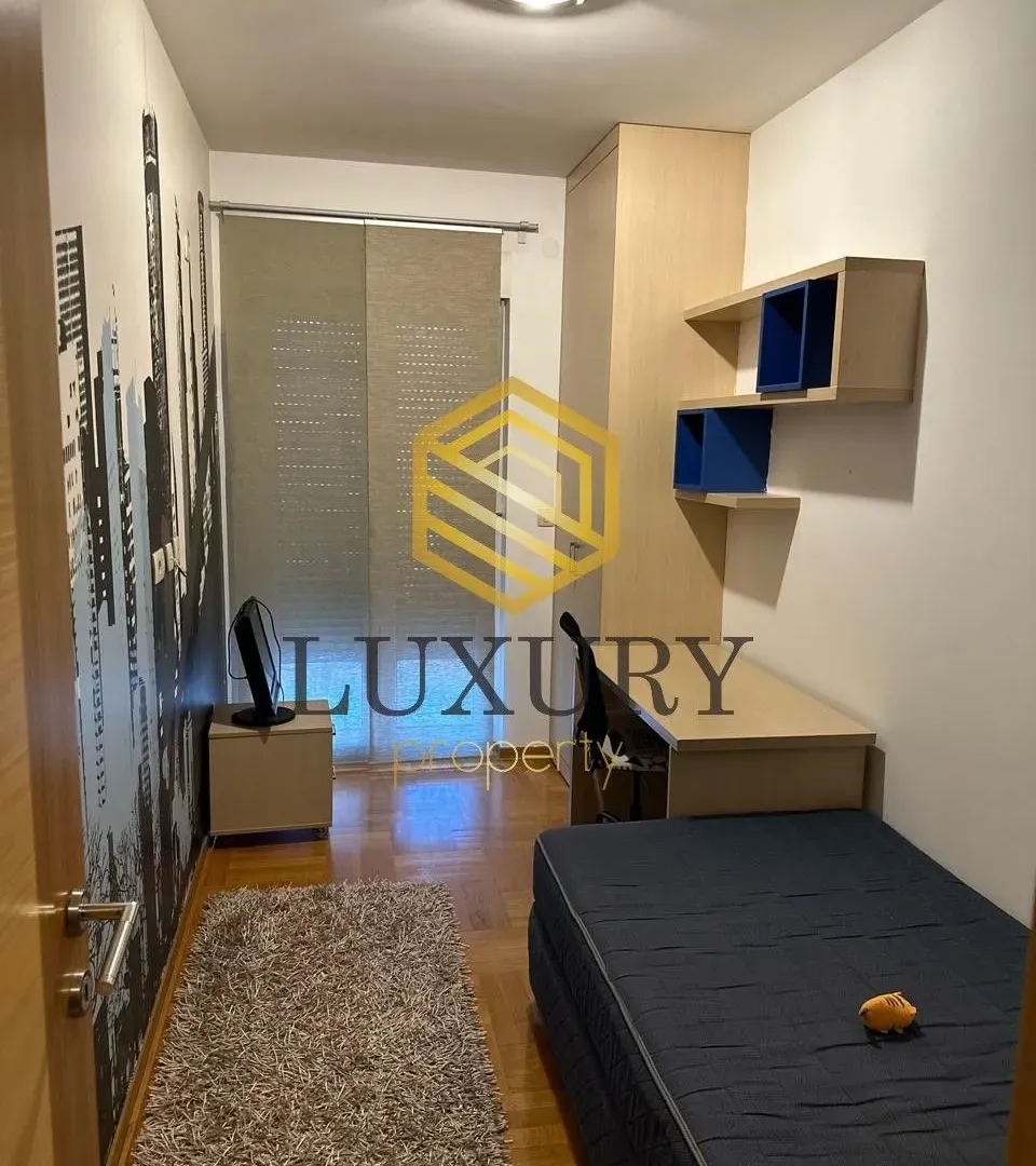 Izdavanje, trosoban stan, 100m², Blok 9, Podgorica
