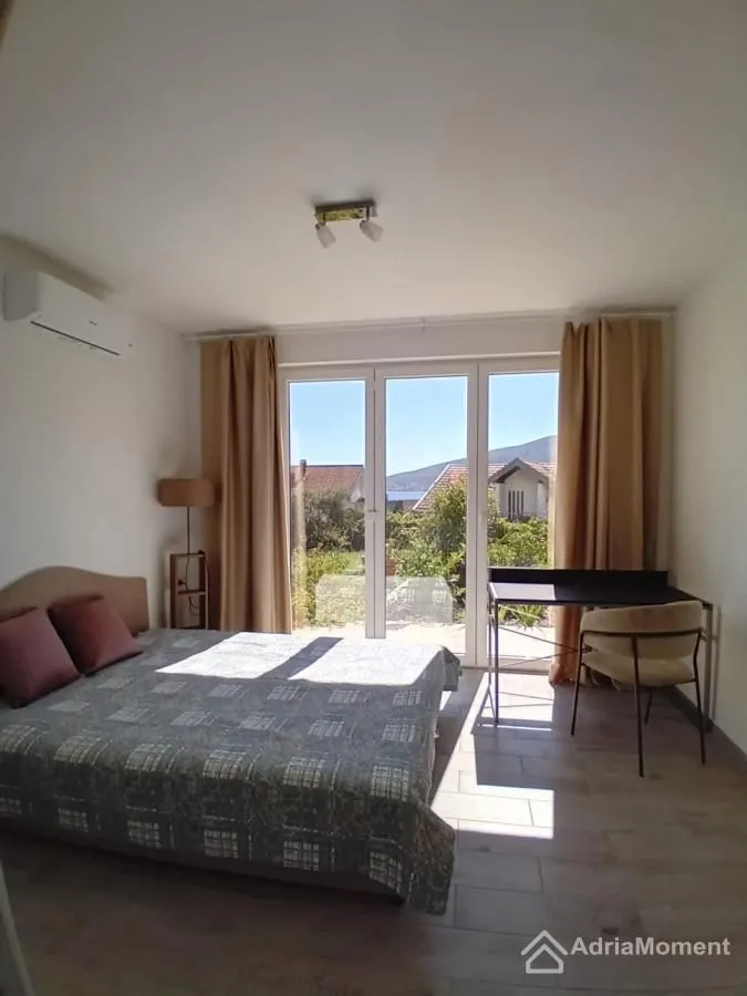 Prodaja, dvosoban stan, 74m², Đenovići, Herceg Novi