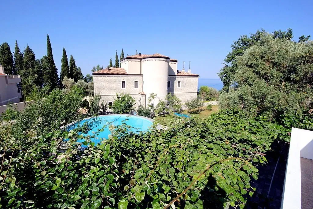 Rent, house, 170m², Reževići, Budva