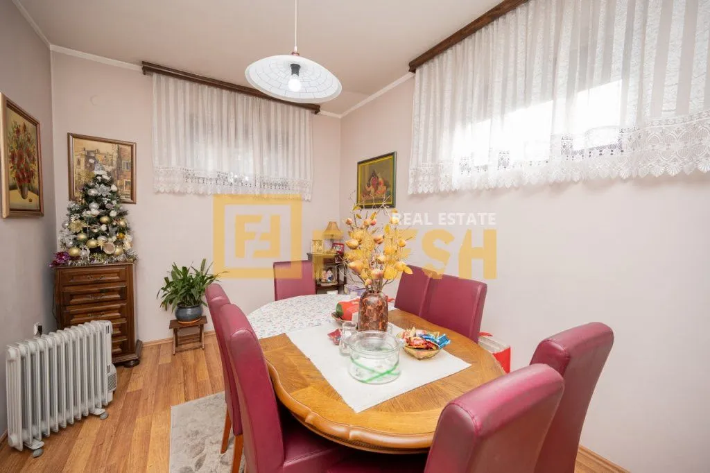 Prodaja, kuća, 140m², Pobrežje, Podgorica