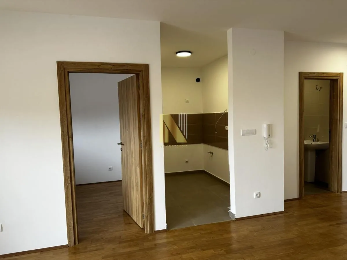 Prodaja, četvorosoban stan, 80m², Mišeluk, Petrovaradin