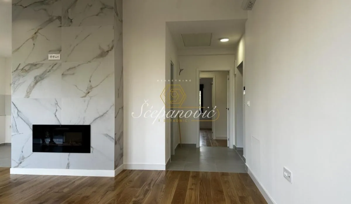 Prodaja, četvorosoban stan, 110m², Centar, Novi Sad