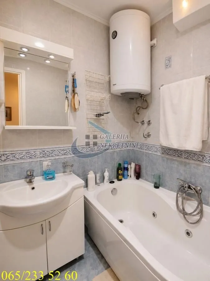 Izdavanje, četvorosoban stan, 90m², Novi Beograd Blok 61, Novi Beograd Sve Podlokacije